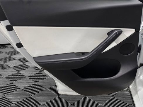 Used 2021 Tesla Model Y Long Range image 21