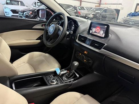 Used 2018 MAZDA MAZDA3 Sport image 23