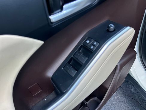 Certified 2021 Toyota Highlander XLE AWD/4WD image 19