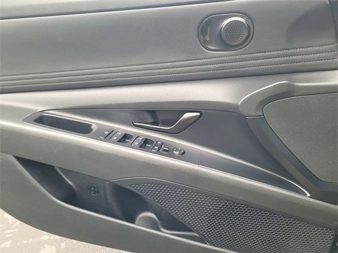 Used 2025 Hyundai Elantra Sport image 13