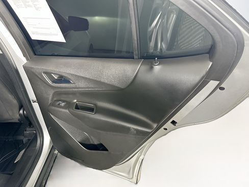 Used 2018 Chevrolet Equinox LT FWD image 29