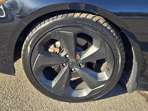 Used 2018 Honda Accord Touring image 9
