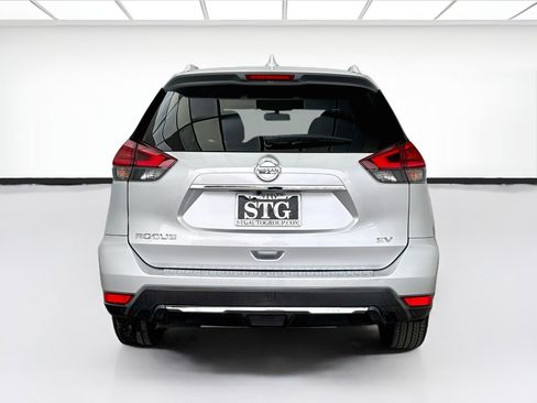 Used 2017 Nissan Rogue SV w/ SV Premium Package FWD image 5