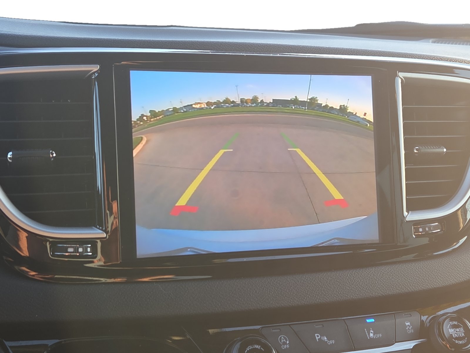 Used 2025 Chrysler Pacifica Select FWD image 16