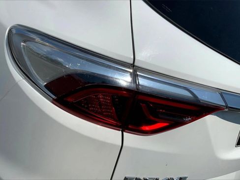 Used 2022 Buick Enclave Essence image 30