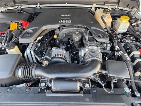 Used 2021 Jeep Gladiator Rubicon AWD/4WD image 30