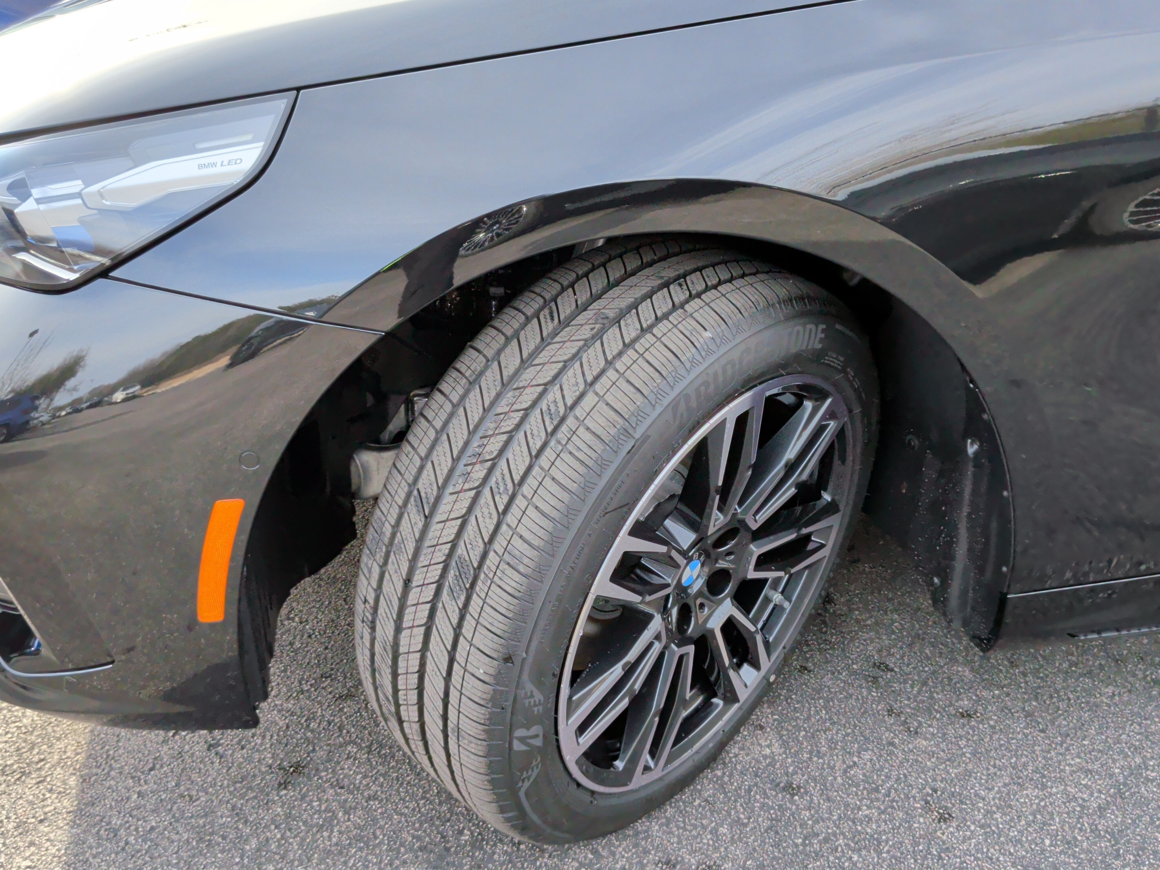 Used 2026 BMW 530i xDrive w/ M Sport Package AWD/4WD image 11