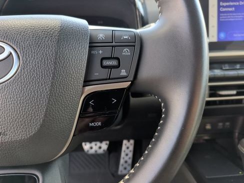 Used 2025 Toyota Camry SE FWD image 15
