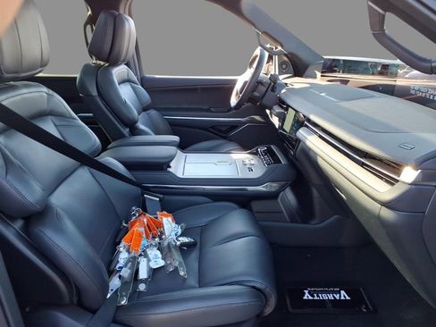 New 2025 Lincoln Navigator Reserve w/ Jet Appearance Package AWD/4WD image 12