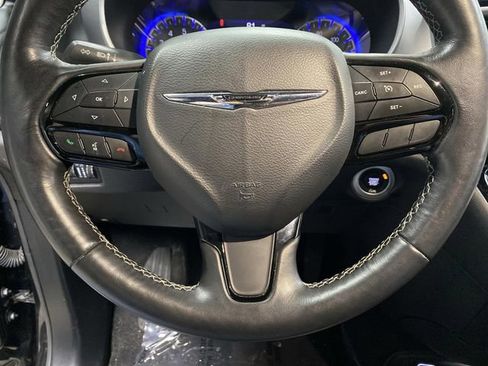 Used 2020 Chrysler Pacifica Touring-L Plus image 17