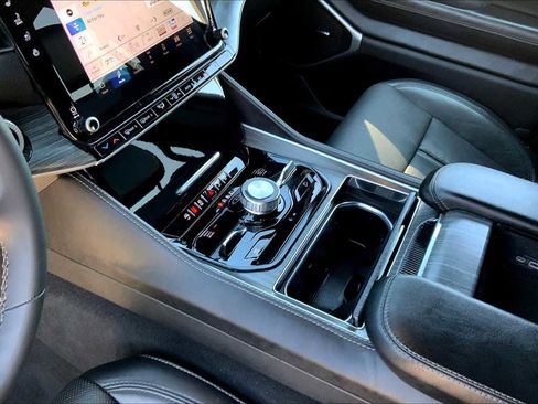 Used 2023 Jeep Wagoneer L Series III w/ Preferred Equipment Group image 15