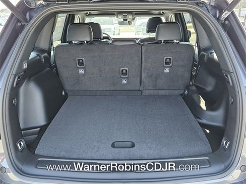 New 2025 Jeep Grand Cherokee Altitude image 11