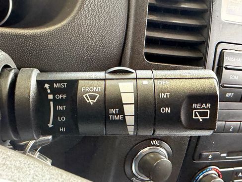 Used 2012 Nissan Pathfinder SV image 13