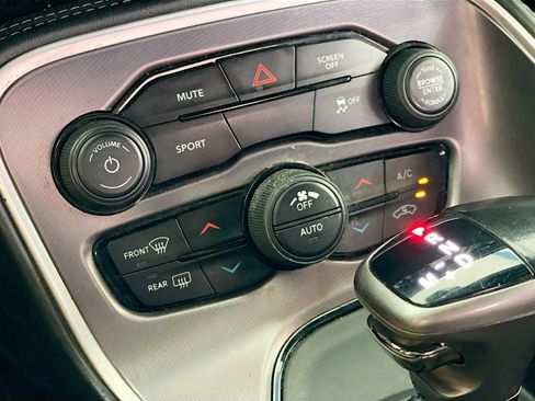 Used 2019 Dodge Challenger SXT RWD image 12