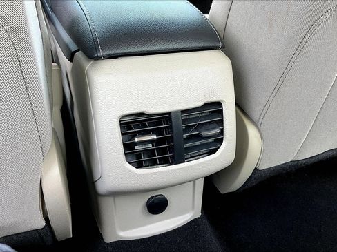 Used 2019 Ford Fusion SE image 11