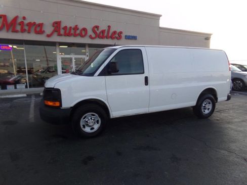 Used 2015 Chevrolet Express 2500 RWD image 1