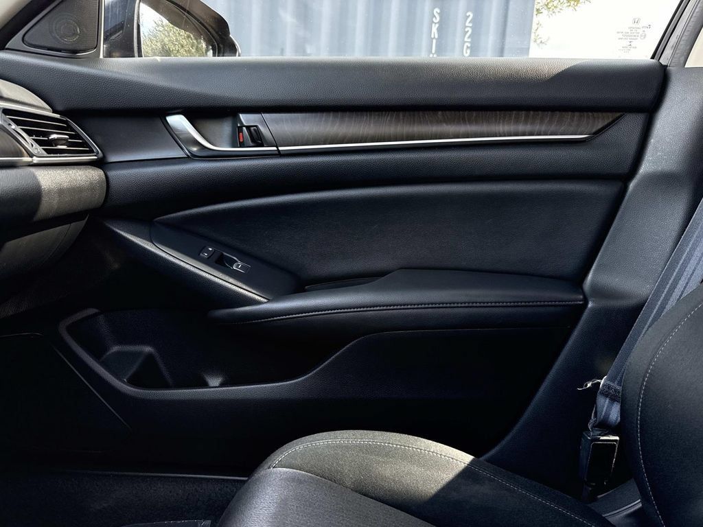 Used 2020 Honda Accord EX image 28