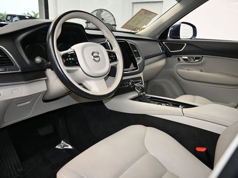 Used 2020 Volvo XC90 T5 Momentum w/ Protection Package image 12