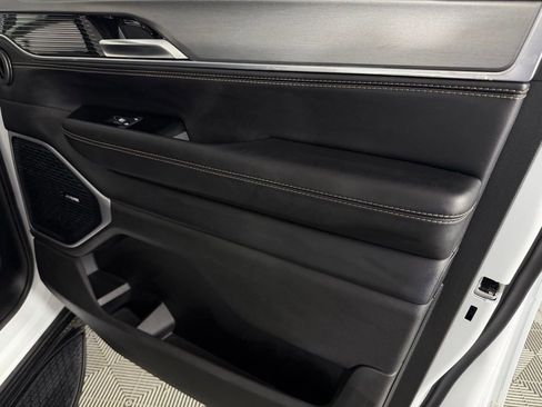 Used 2024 Jeep Wagoneer Series II image 37