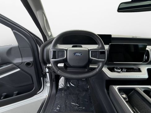 Used 2025 Ford Expedition Active AWD/4WD image 12