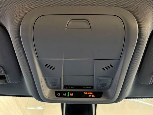 Used 2025 Chevrolet Blazer LT FWD image 18