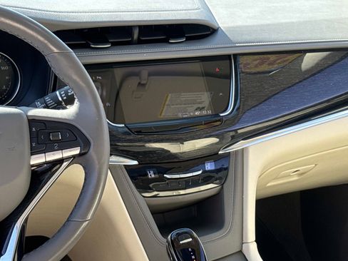 Used 2021 Cadillac XT6 Premium Luxury image 3