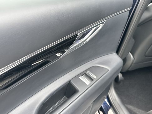 Certified 2025 Genesis GV80 2.5T Standard AWD/4WD image 13