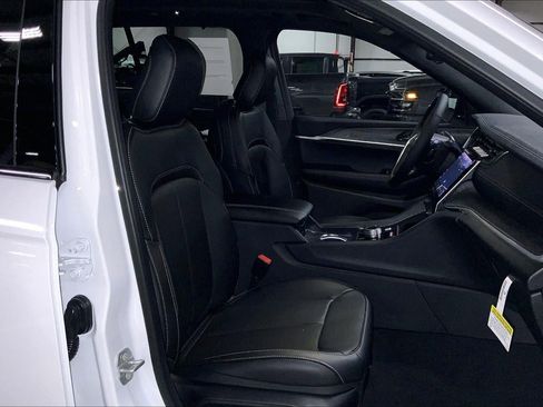 New 2025 Jeep Grand Cherokee Limited w/ Luxury Tech Group II image 25