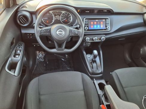 Certified 2025 Nissan Kicks Play S image 4