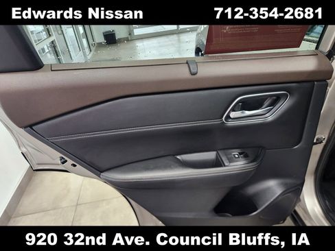 Used 2021 Nissan Rogue SL image 18