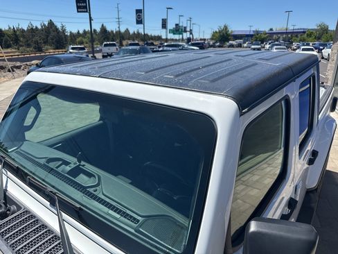 Used 2021 Jeep Gladiator Overland w/ Trailer Tow Package image 24