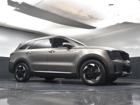 Certified 2025 Kia Sorento EX image 24