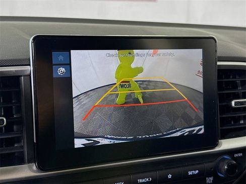 Certified 2025 Hyundai Venue SEL image 6