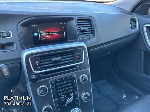 Used 2015 Volvo V60 T5 Premier image 10