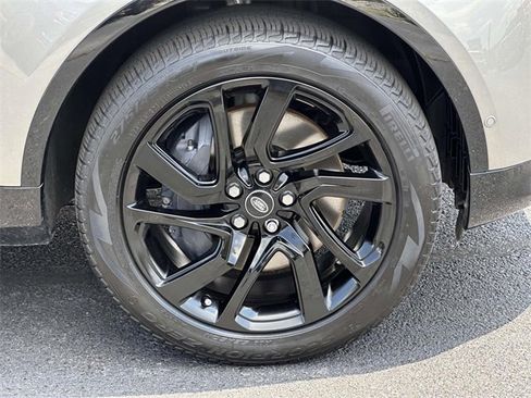 Used 2024 Land Rover Discovery Dynamic SE image 5