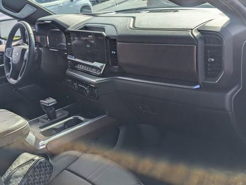 Used 2025 Chevrolet Silverado 1500 High Country w/ Midnight Edition AWD/4WD image 16