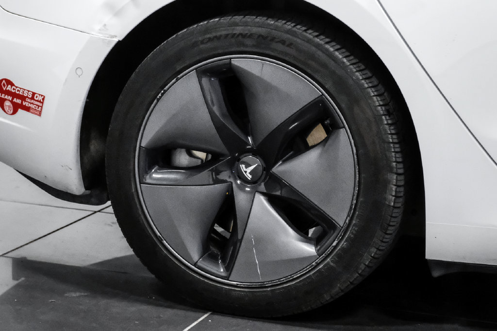 Used 2018 Tesla Model 3 Long Range RWD image 63