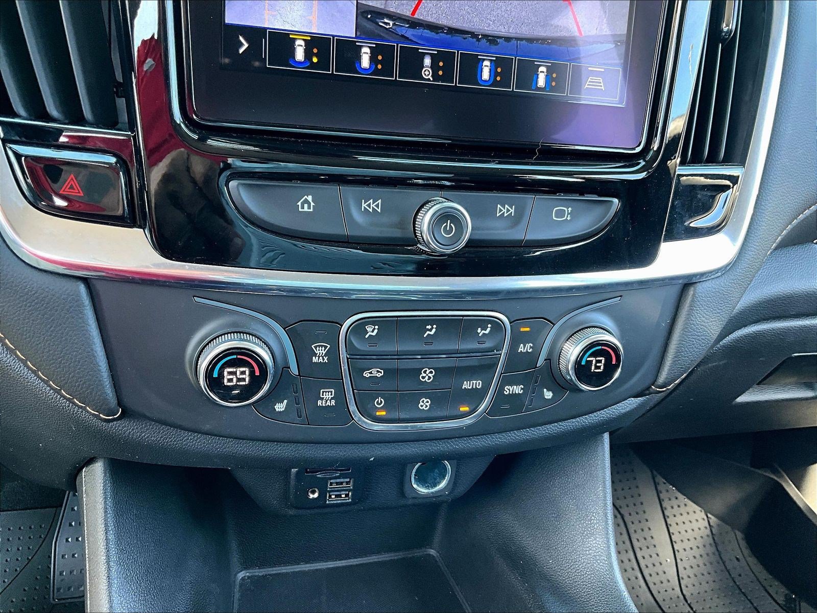Used 2020 Chevrolet Traverse LT w/ LT Premium Package FWD image 15