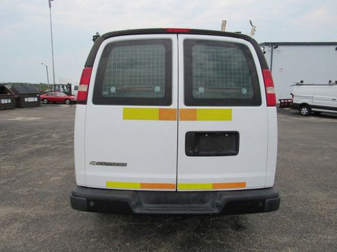 Used 2018 Chevrolet Express 2500 w/ Driver Convenience Package RWD image 4