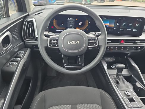 Certified 2025 Kia Sorento LX image 15