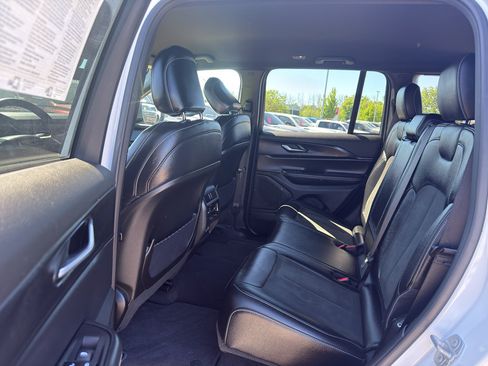 Used 2025 Jeep Grand Cherokee Altitude AWD/4WD image 28