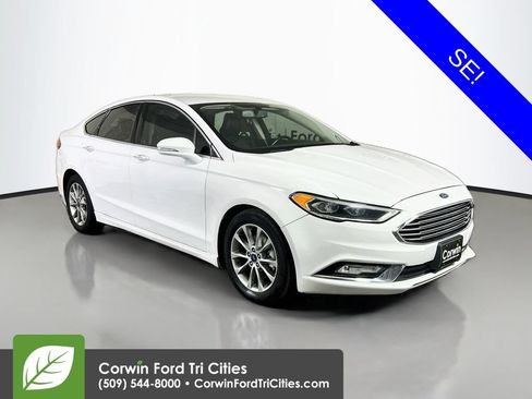 Used 2017 Ford Fusion SE w/ Fusion SE Technology Package FWD image 1