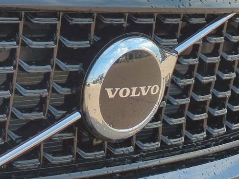 New 2026 Volvo XC40 B5 Core w/ Protection Package Premier image 10