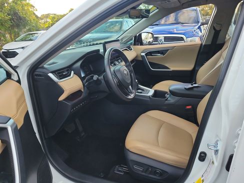 Used 2025 Toyota RAV4 Limited image 21