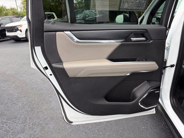 Used 2026 GMC Acadia Elevation FWD image 13