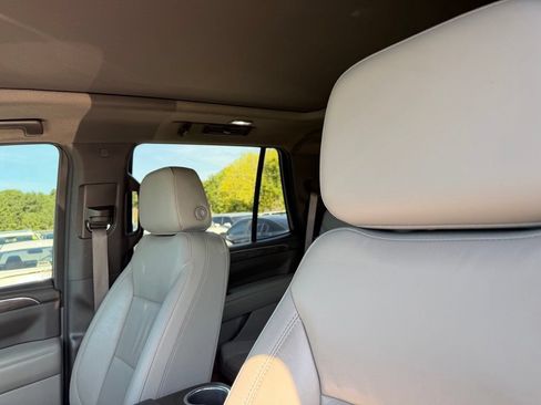 Used 2021 Chevrolet Tahoe Z71 w/ Luxury Package AWD/4WD image 9