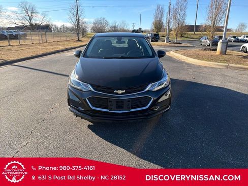 Used 2017 Chevrolet Cruze LT image 4