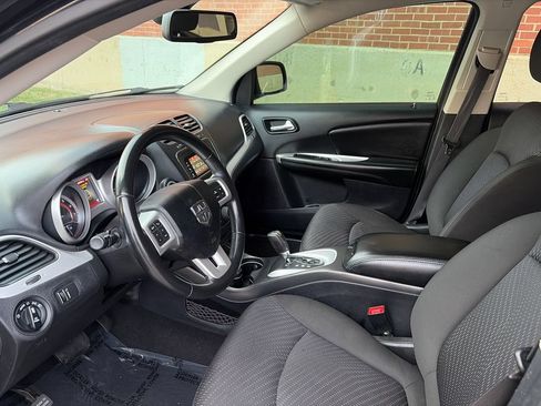 Used 2019 Dodge Journey SE w/ Connectivity Group FWD image 6