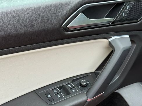 Used 2018 Volkswagen Tiguan SE AWD/4WD image 23