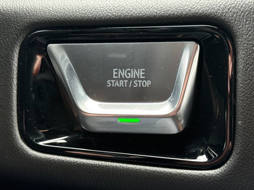 Used 2025 GMC Yukon XL Denali w/ Sun & Power Step Package AWD/4WD image 30